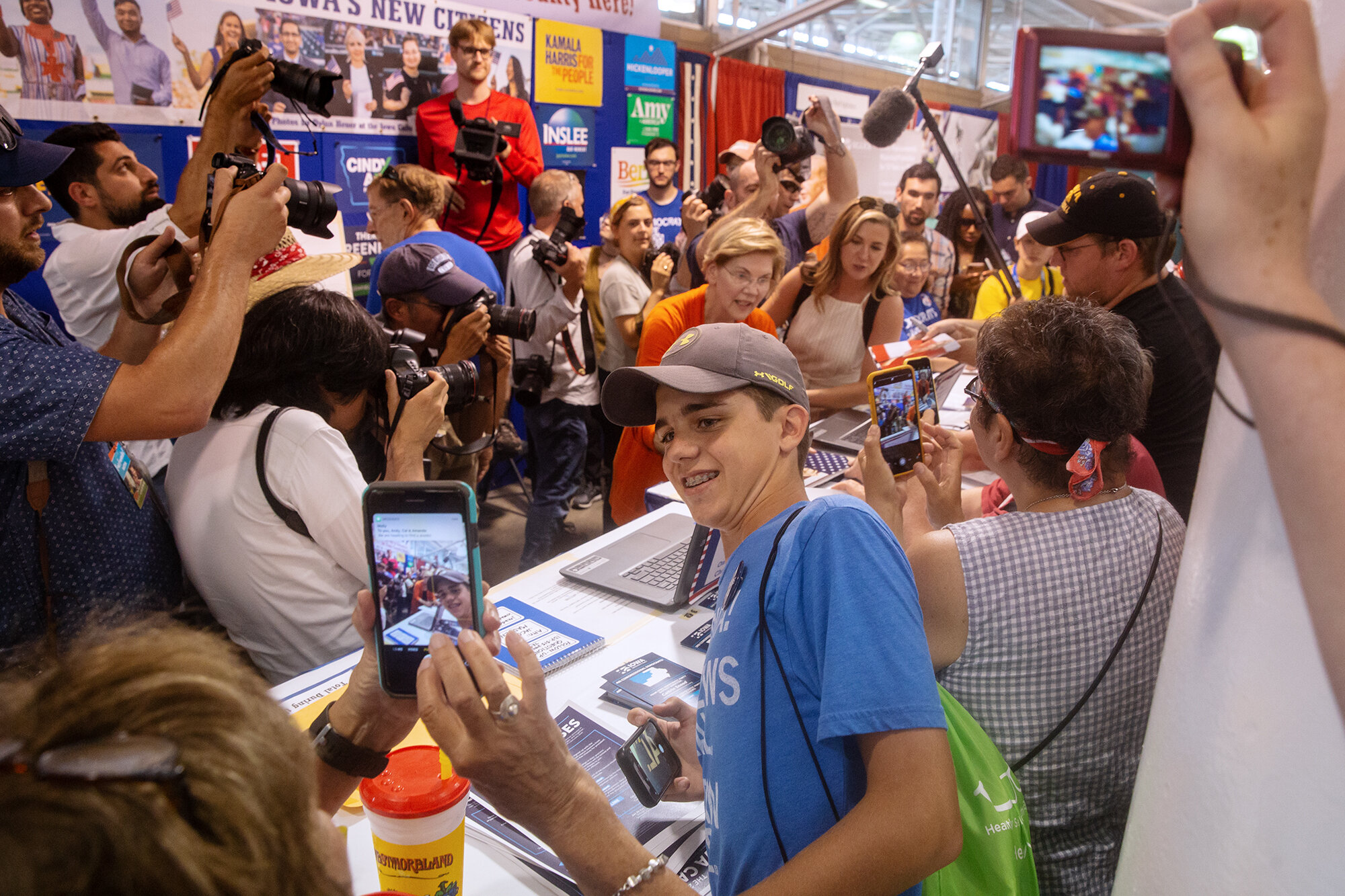  Sen. Elizabeth Warren meets with supporters and press at the Iowa State Fair on August 10, 2019 in Des Moines, Iowa. (For Buzzfeed News) 