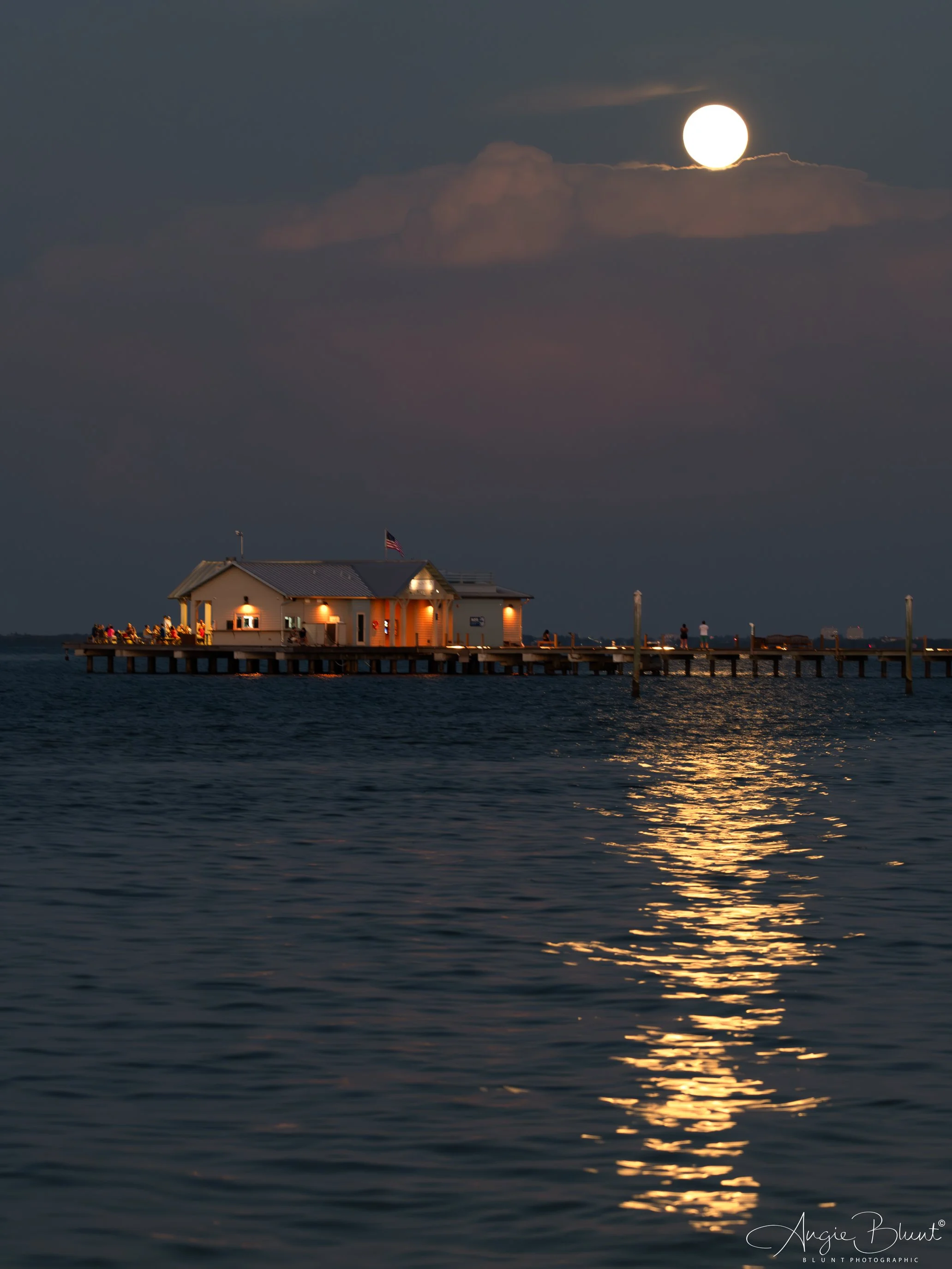 fullharvestsupermooncitypierrising09172024-2.jpg