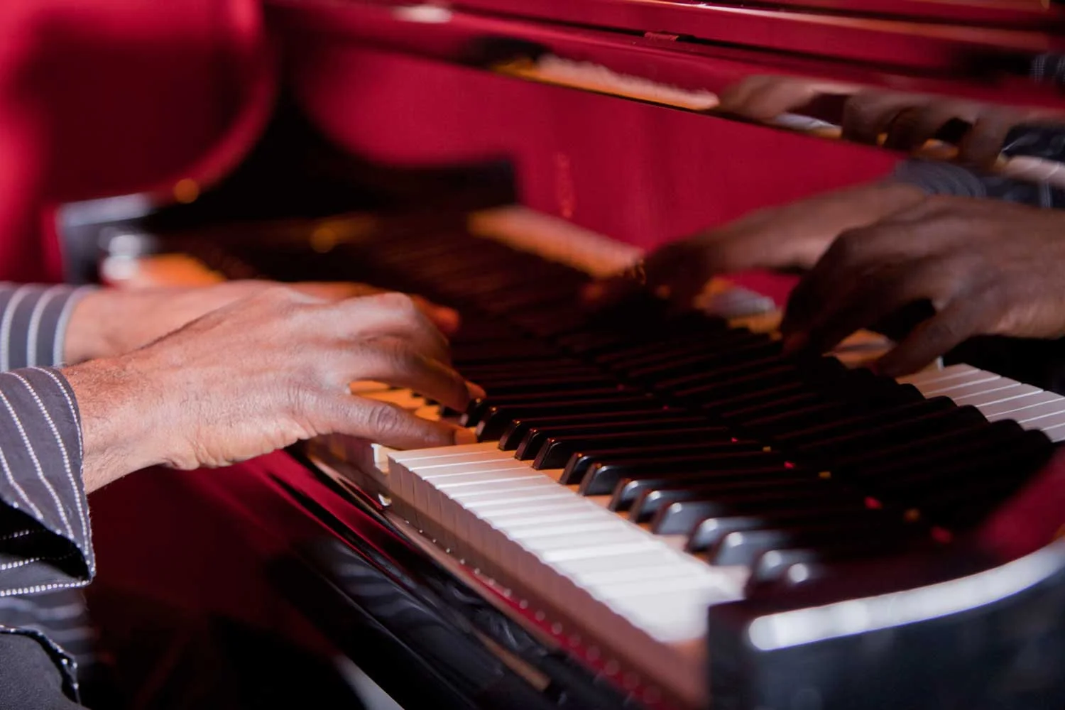 17_DG_Hands_JazzStandard_John-Abbott.jpg