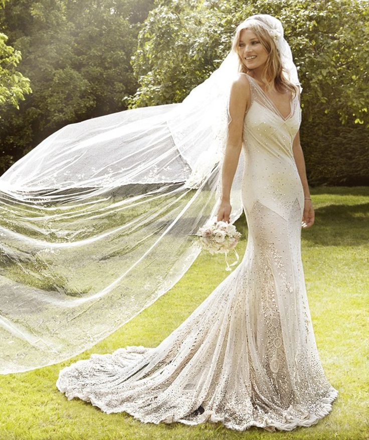 10610e7c350627734fd92e46afb51c41-hippy-wedding-dresses-kate-moss-wedding-dress.jpg