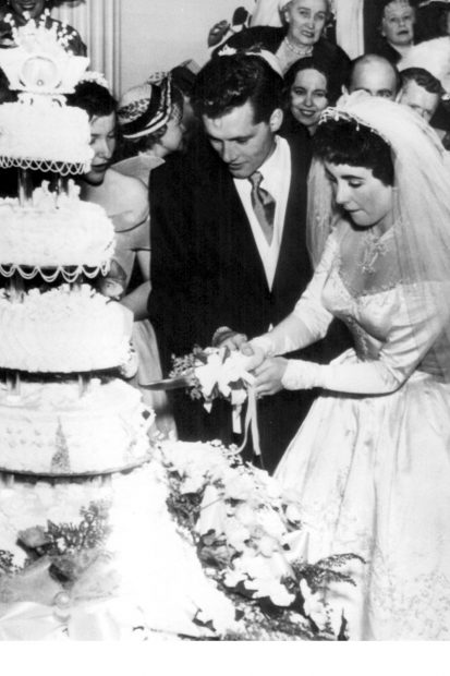 Elizabeth-Taylor-wedding-cake-413x620.jpg