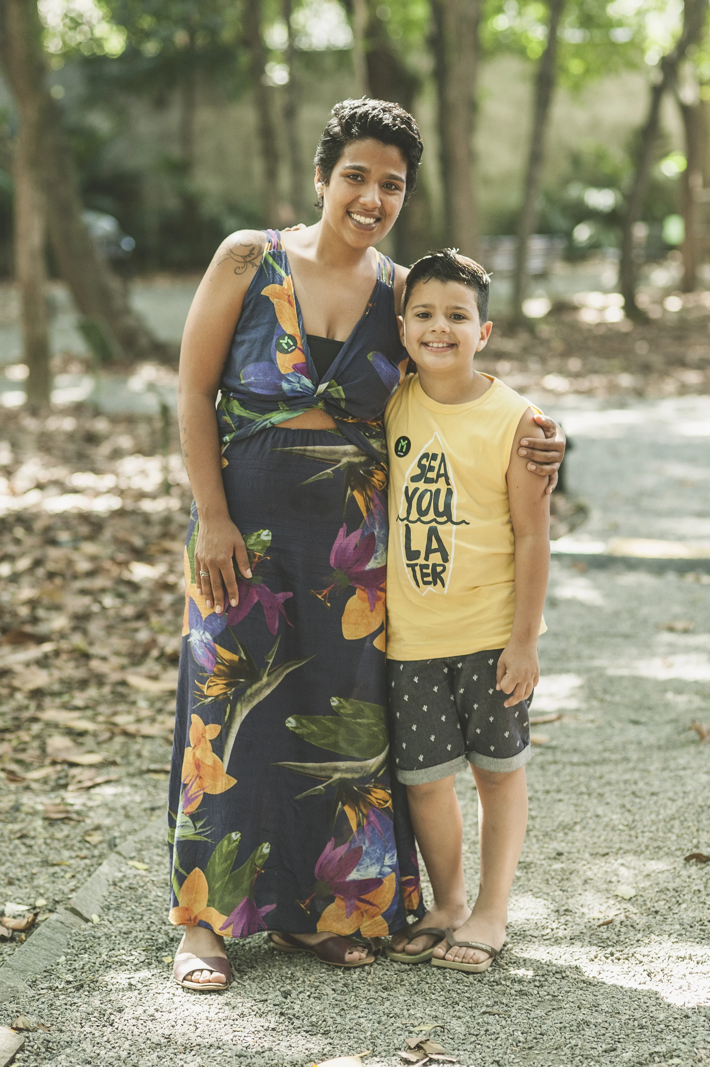 Ao lado da mãe Thaynan Dias, 26, Lorenzo Dias, 8, foi ao #ManualnoMCB ver de pertinho o trabalho dos amigos da Amoras , que levou delícias veganas e crudívoras à praça gastronômica do festival. Os dois aproveitaram o dia ainda a programação de shows e o parquinho com brinquedos Erê Lab.