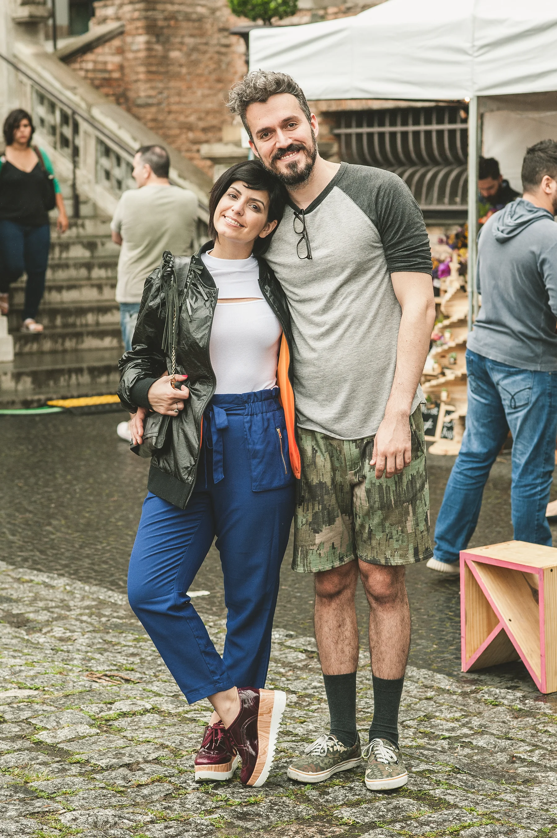A coaching e jornalista Bruna Fioreti e o designer William Júnior encontraram no festival peças para deixar a casa deles mais cheia de alma e identidade. Fãs de decoração, souberam do evento por um post Instagram do Maurício Arruda , arquiteto e apresentador do Decora. É o #MANUALnaPinacoteca na boca do povo. Obrigada pela força, Maurício =)