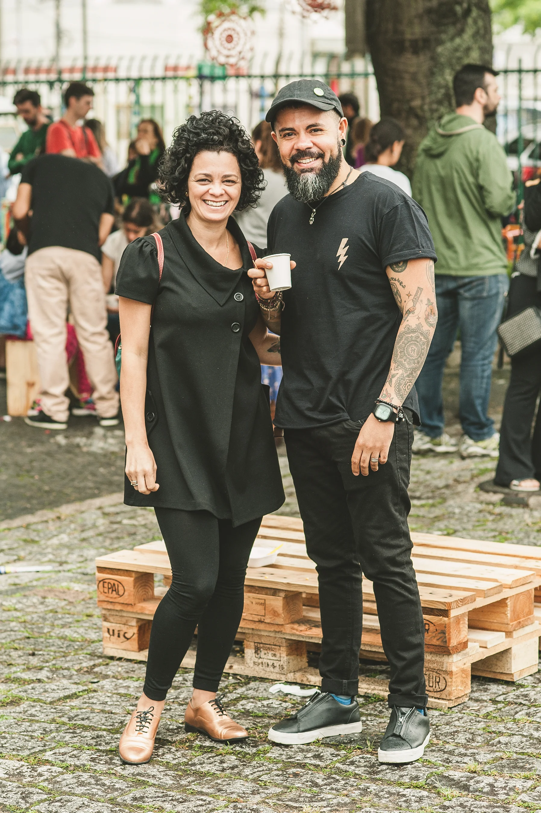 Nem a garoa impediu a massoterapeuta Cida Ramo s e o designer César Bomfim de sair de casa para curtir o domingo no #MANUALnaPinacoteca. Aproveitaram o clima para degustar o cafezinho caprichado do OCabral.