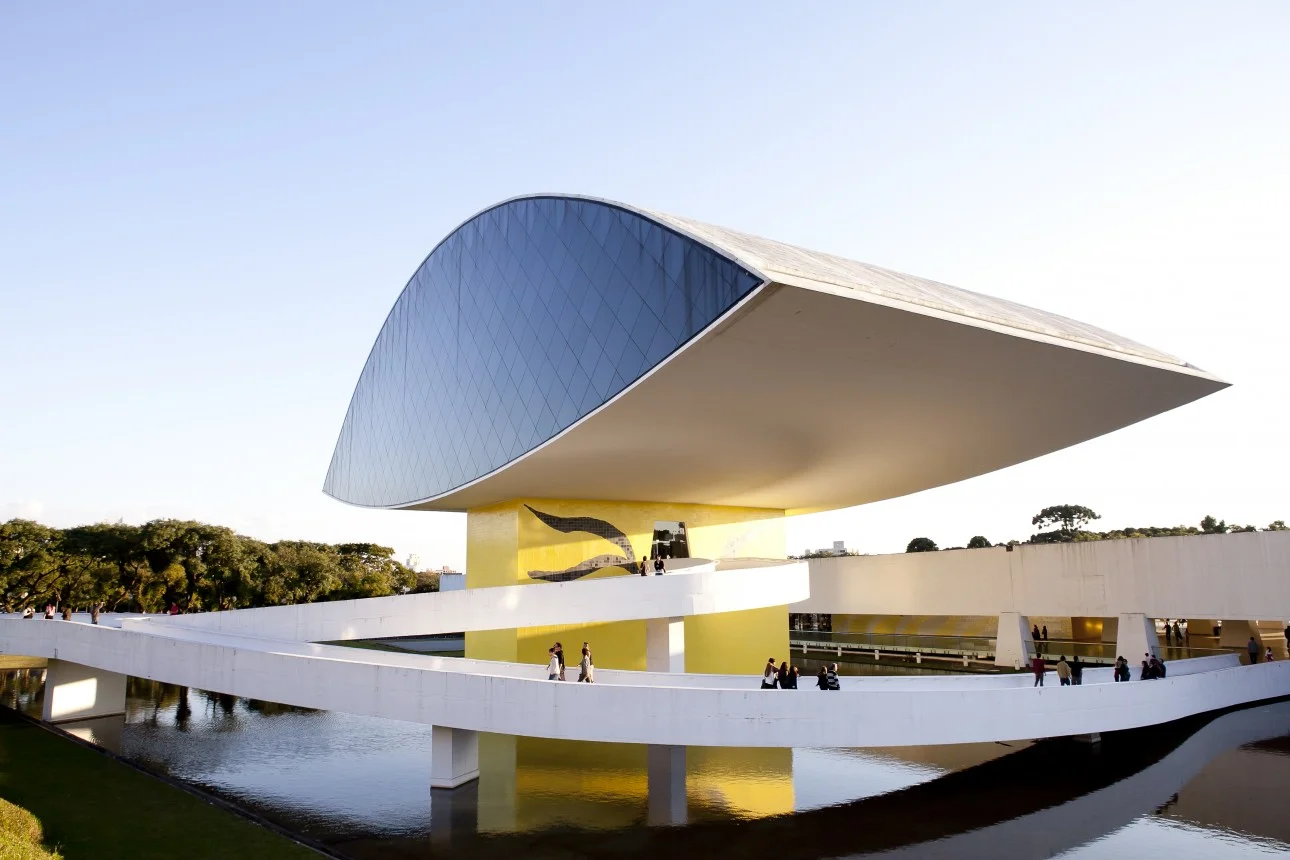 Museu-Oscar-Niemeyer-por-Claiton-Biaggi-1290x860.jpg