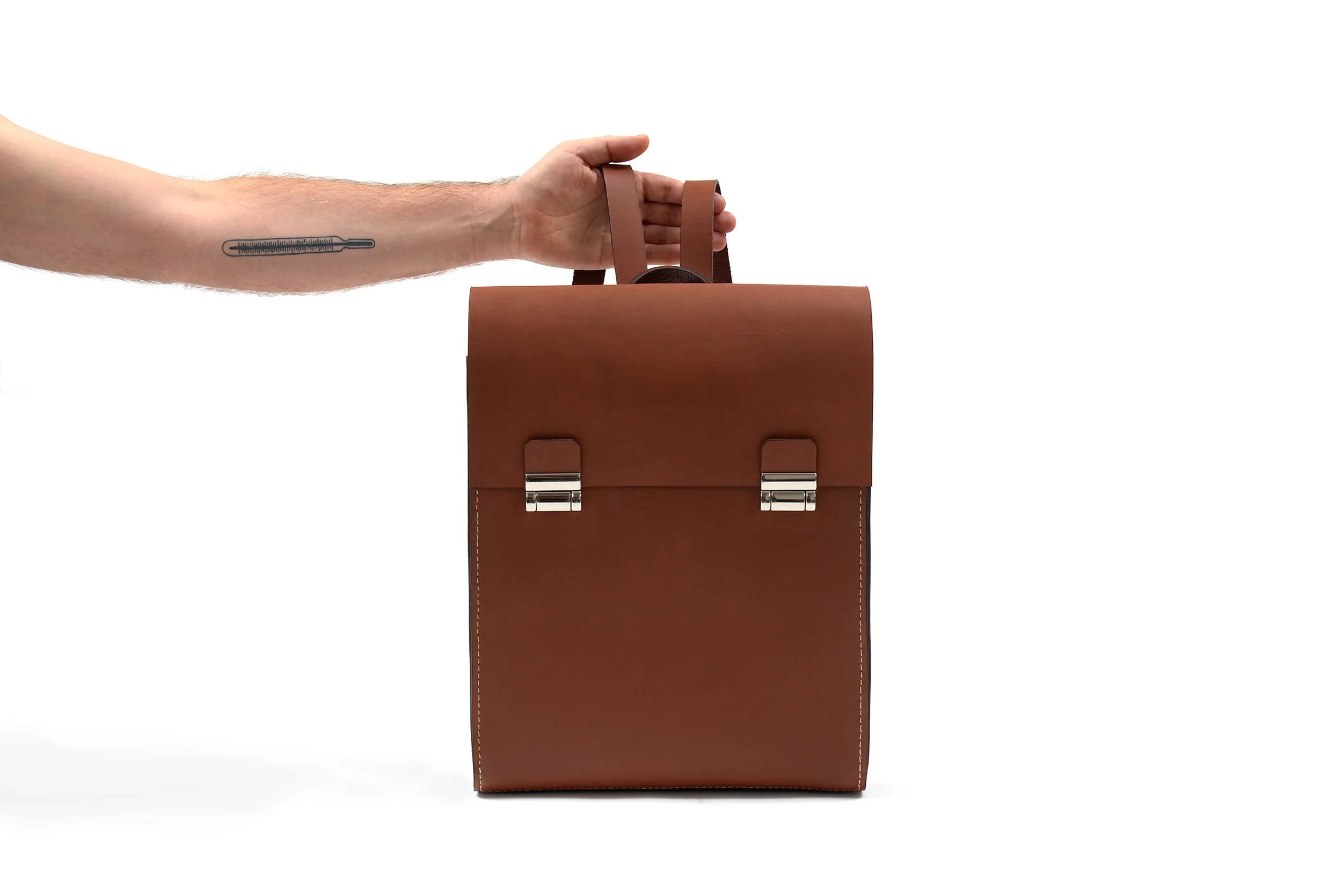 mochila marrom.jpg