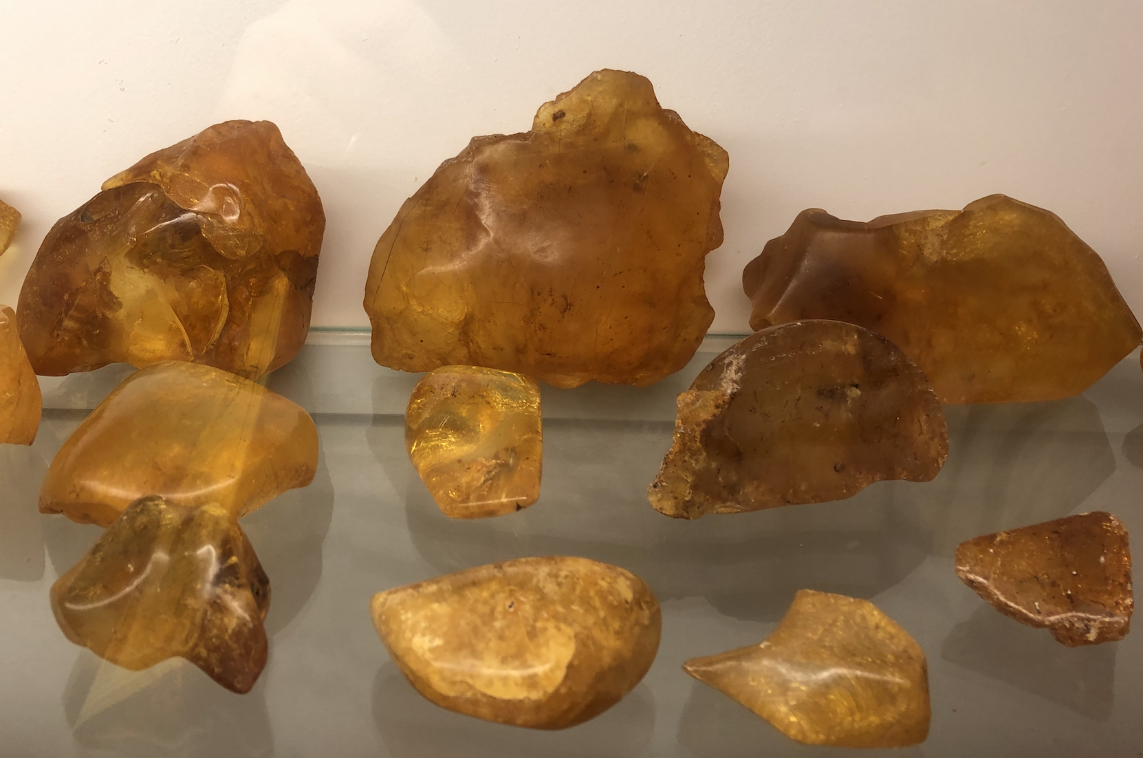 Polished pieces were used for decoration, as well as a substitute for amber in jewelry. 