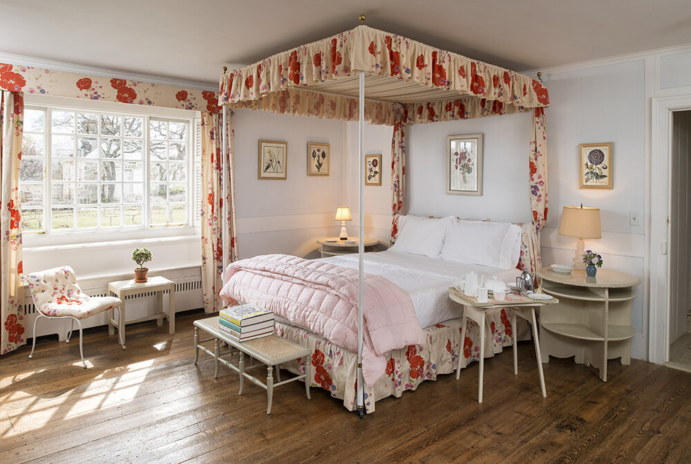  The Poppy Room, one of many guest rooms at Oak Spring that has been restored using the original fabrics, or copies of the original fabrics, that Mrs. Mellon had used. These guest rooms now serve as accommodation for visiting scholars and artists. Ph