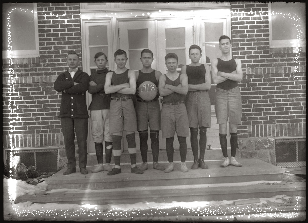 BasketballTeam1918Webcopy.jpg