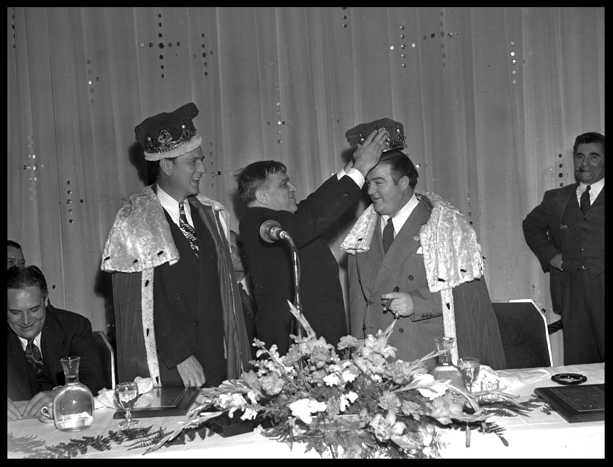 Crowning Costello, NYC Mayor Fiorello Laguardia Crowning Lou Costello, Abbott & Costello #abbott&costello