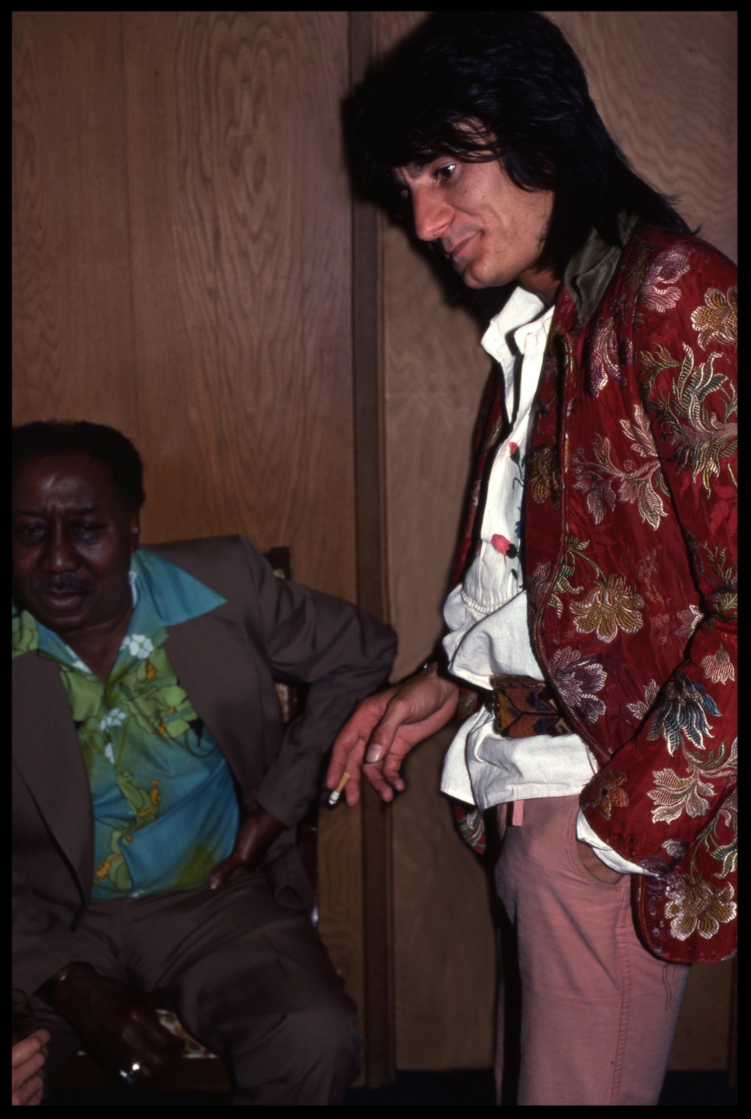 Muddy Waters and Ronnie Wood of the Rolling Stones c.1975 from original 35mm transparency #muddywaters #ronniewood #rollingstones #fenderguitar #gibsonguitar #rockandrollphoto #fineartphoto #fineart 