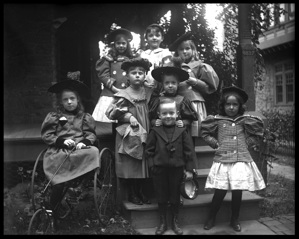 Children1900Webcopy.jpg