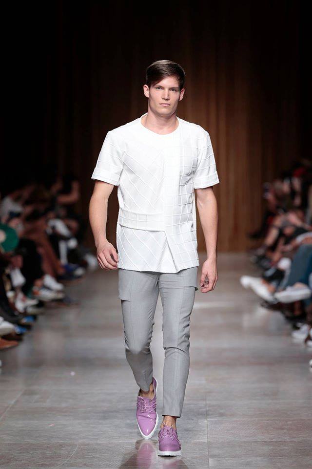 Grey Trousers with Side Pockets One size available 38 Original Price 183€ | Discount Price 91€ Ref. LCSS16H12 *shoes are also available for sale