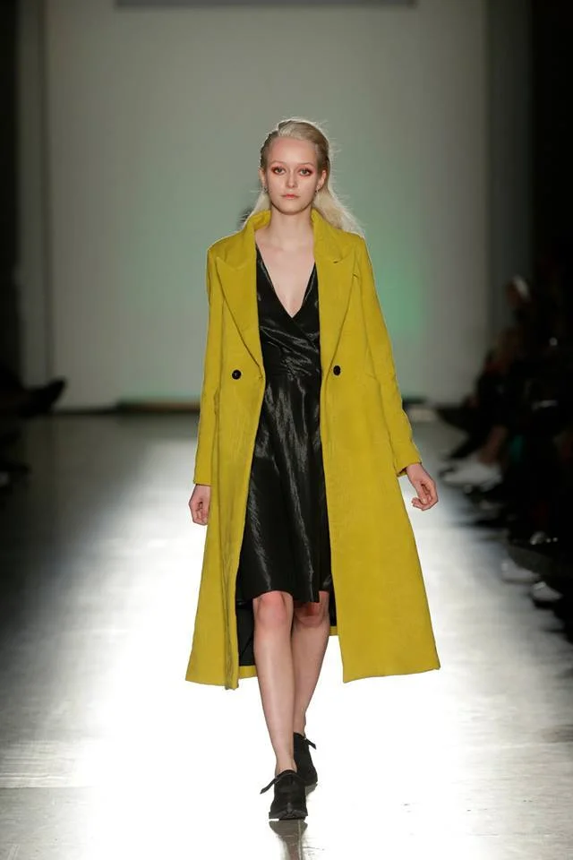 Moustard Overcoat One available size 36. Original Price 454€ | Discount Price 227€ Ref. LCFW1502