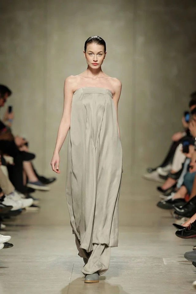 Soft Grey Off-Shoulders Long Dress One available size 36. Original Price 478€ | Discount Price 239€ Ref. LCFW16S29 *Blazer and boots are also available for sale