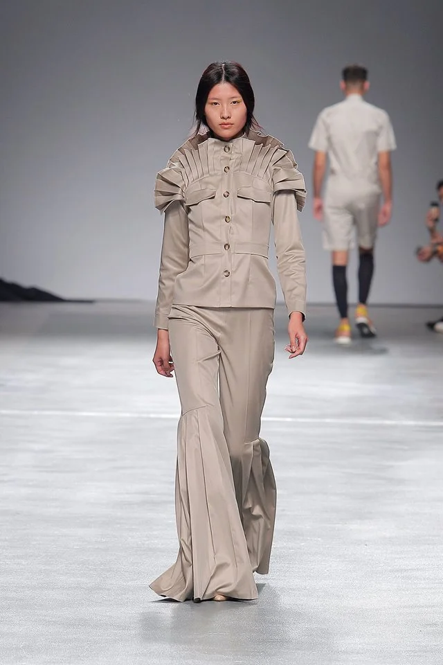 pleated shoulders coat One available size 36 Original Price 661€ | Discount Price 264€ Ref. LCss18w33-f02