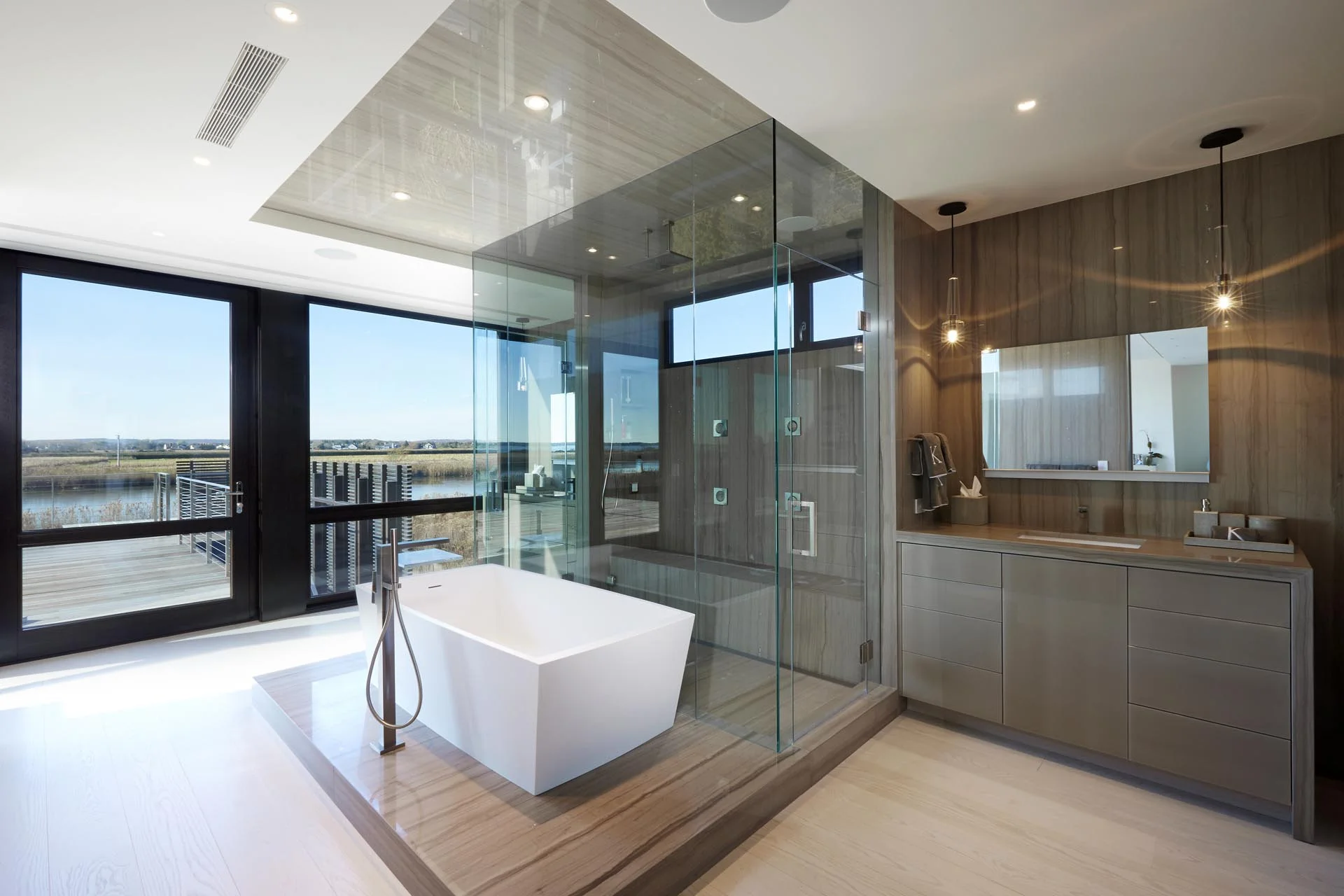 74PointMecox_masterbath2.jpg