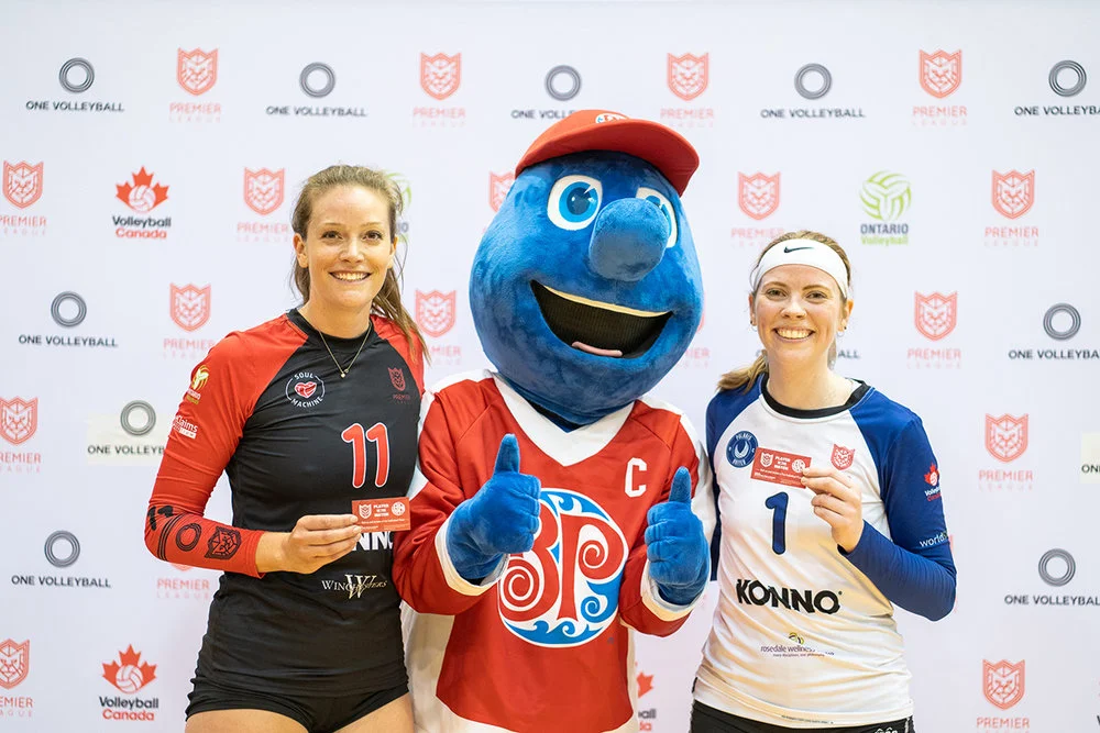 Toronto Premier Cup Women’s Finals MVP’s pose with Lionel from Boston Pizza with their Player of the Game pizza cards.