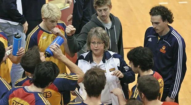 Brenda Willis coaching the Men’s Volleyball team at Queen’s University.