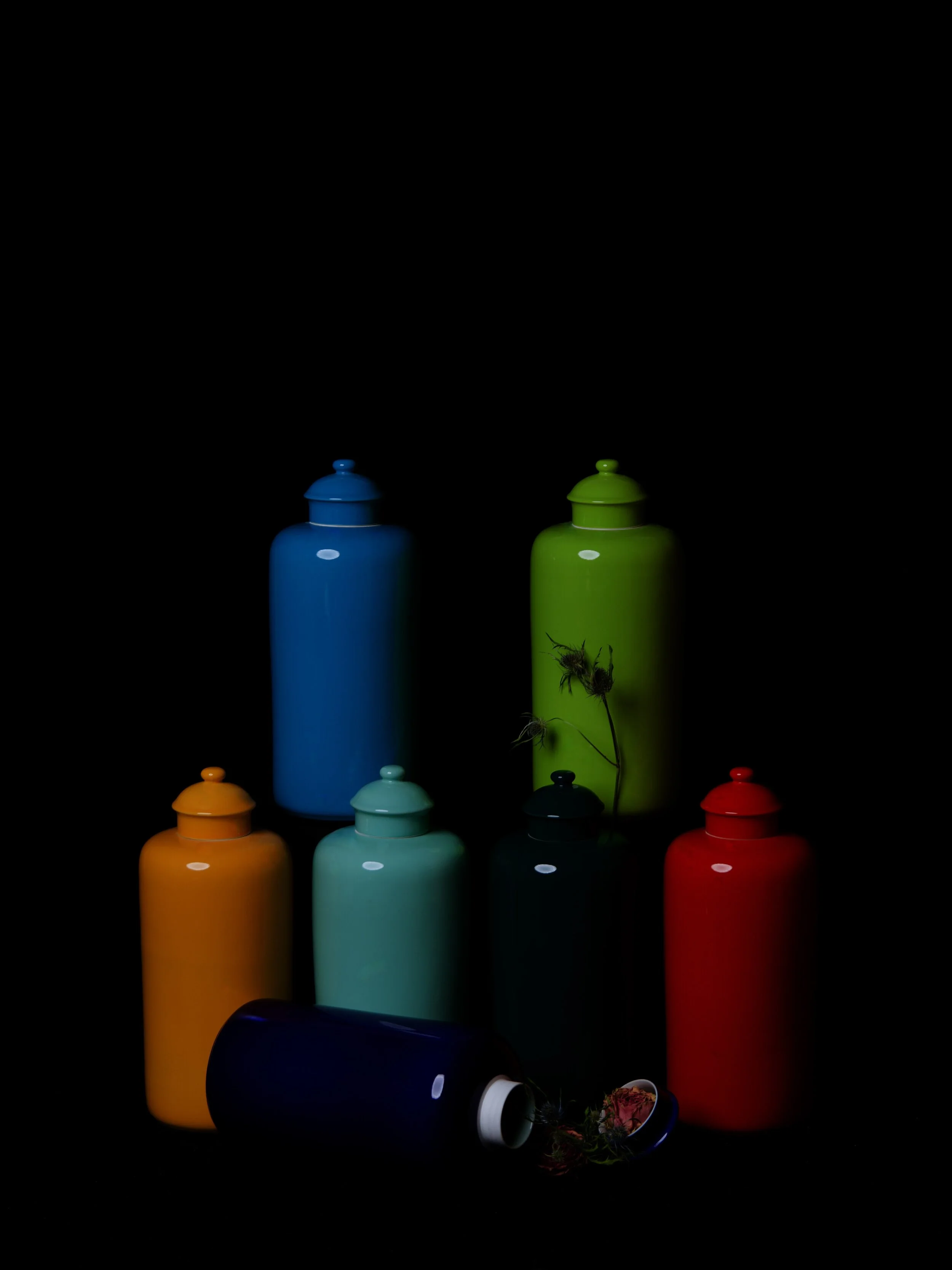 PORCELAIN MANDARIN URN