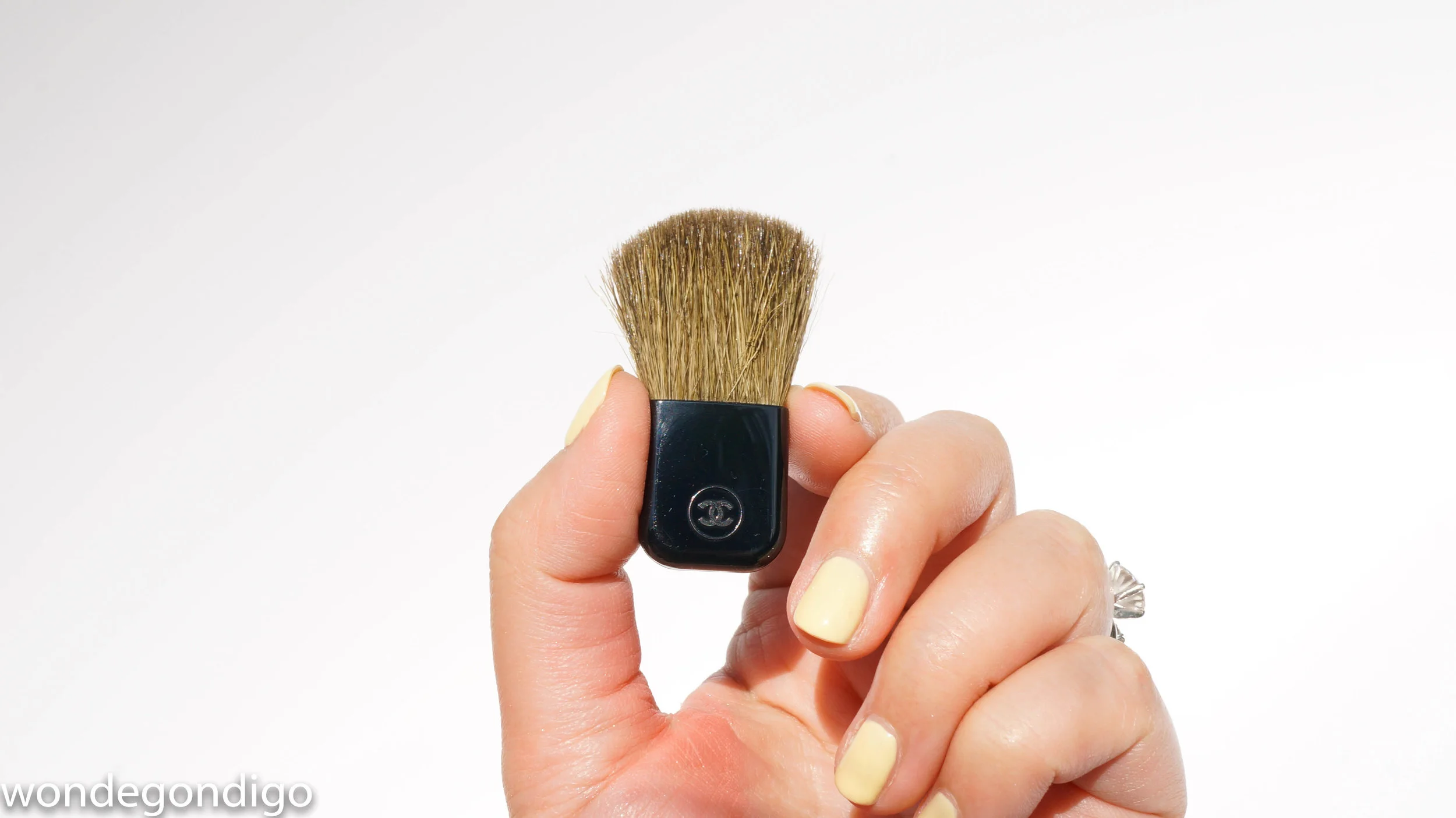 Ooh, so scratchy. Blunt cut tips and not so great on sensitive skins. Although, handy for touch ups if you carry it around. (I'm wearing CND Shellac Sun Bleached on the nails.)