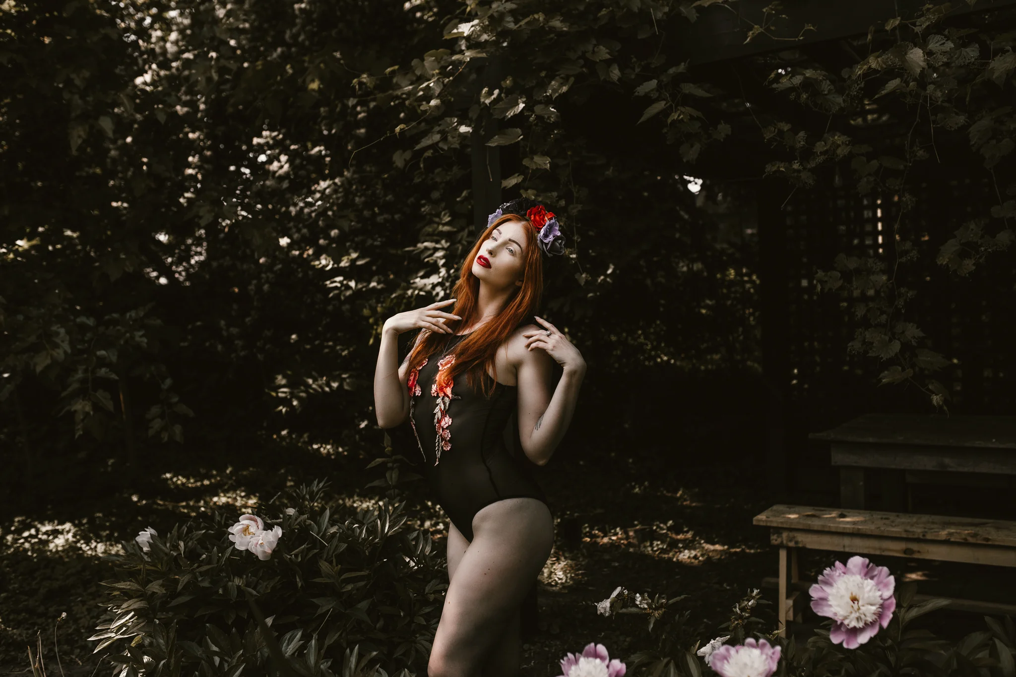 Kat-in-the-garden-347fb.jpg