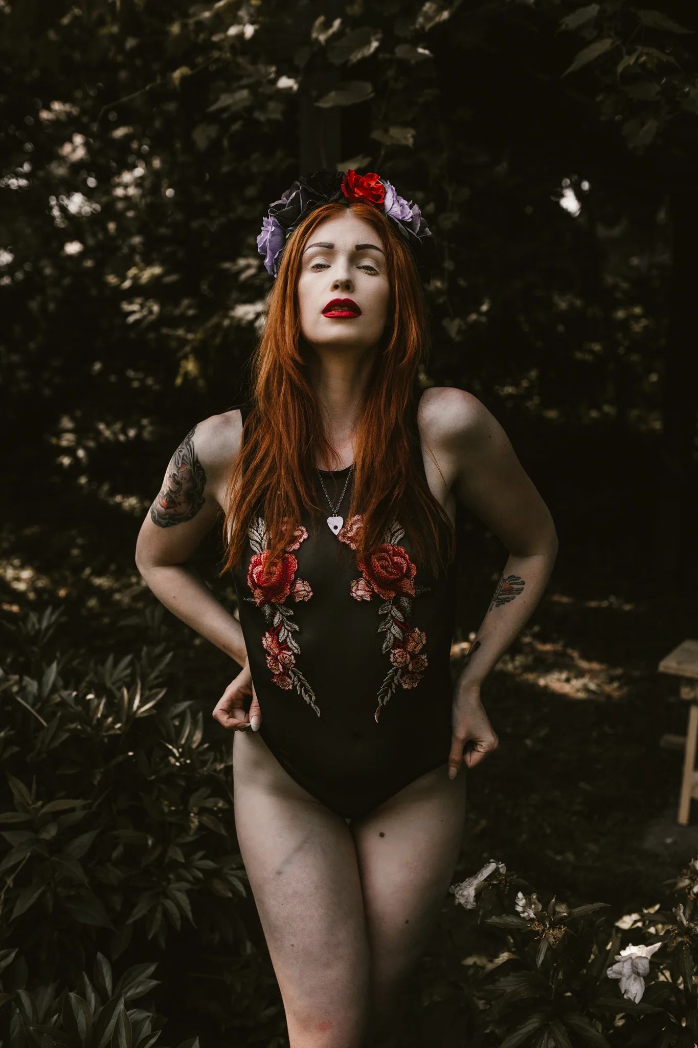 Kat-in-the-garden-355fb.jpg