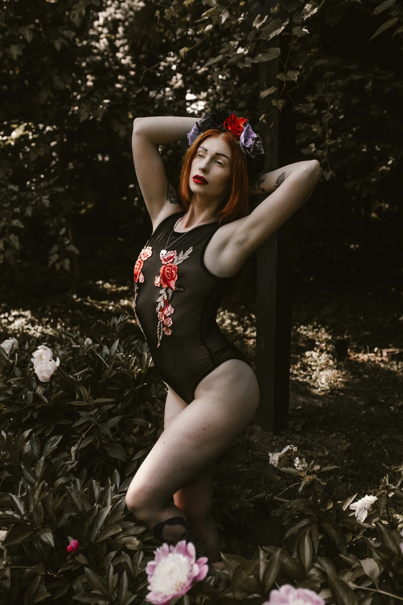 Kat-in-the-garden-359fb.jpg