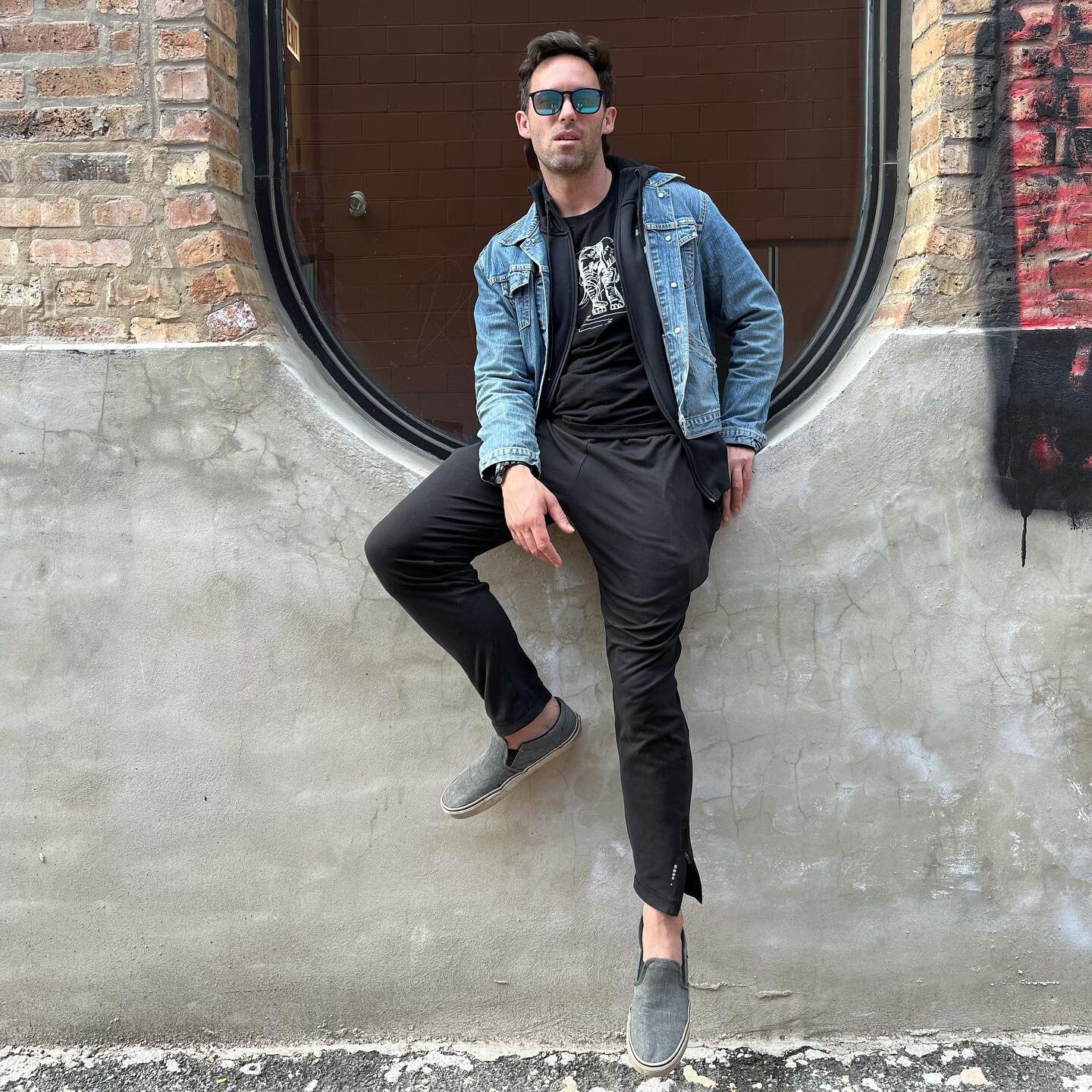 Excited for Jean jacket szn&hellip;
This weekend:
Friday @happycamperchicago old town 9pm

@celestechicago 12pm 

Sat- #houseparty

Sun- @bambolachicago 5pm

Can&rsquo;t wait to share the new tracks!

.
.
.

#dj #chicagodj #chicago #chicagonightlife 