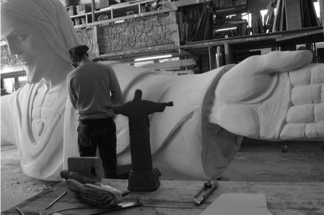 The sculpture was carved separatly in four segments.