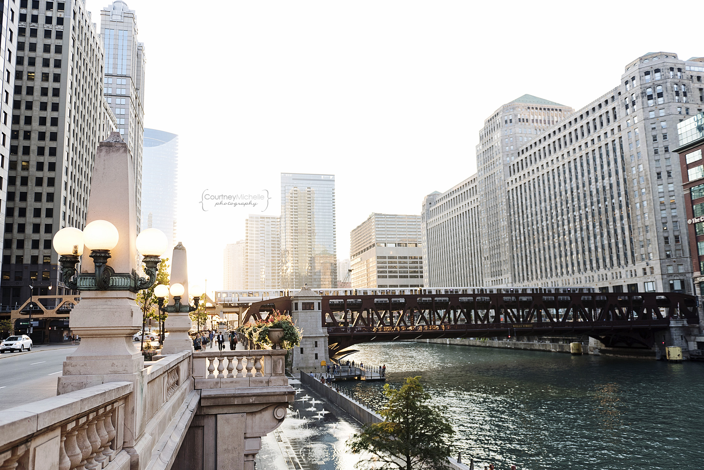 Merchandise Mart looking glorious in that delicious golden light. The L went by at the right moment. 