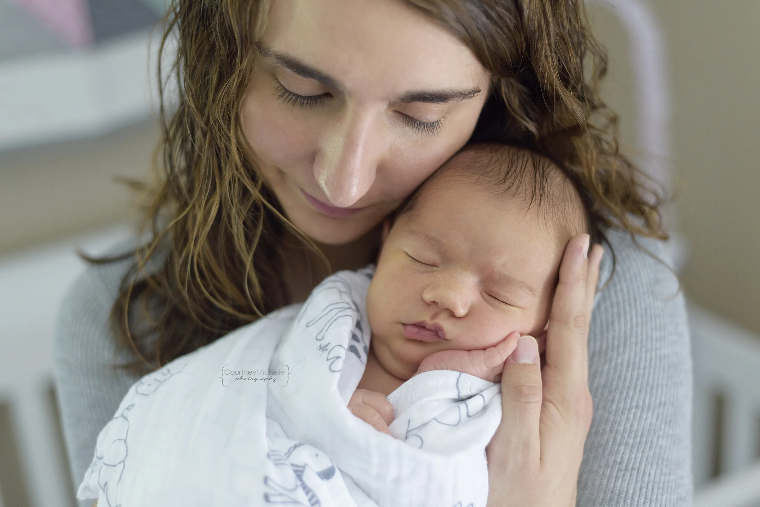 lifestyle-in-home-chicago-newborn-photographer-courtney-laper©COPYRIGHTCMP-edit-1686.jpg