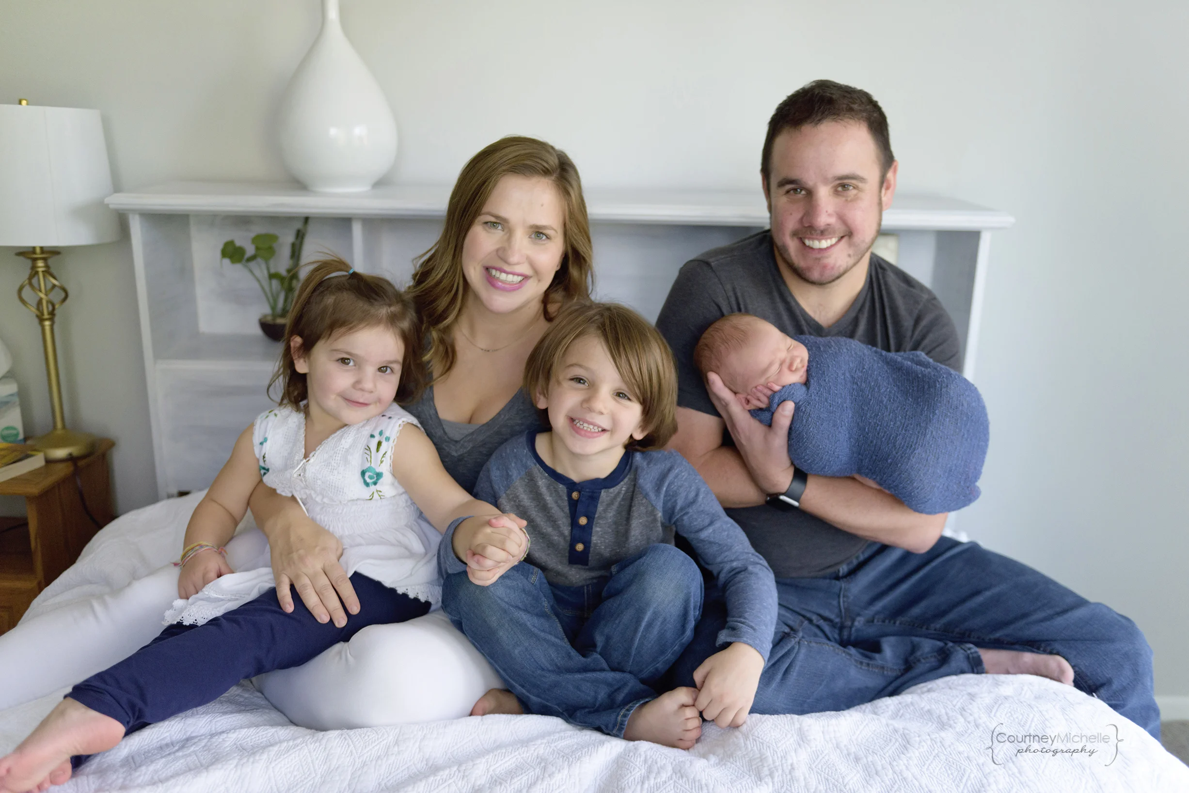 madison-newborn-photography-family-snuggling-with-baby©COPYRIGHTCMP-miller2018-5809edit.jpg