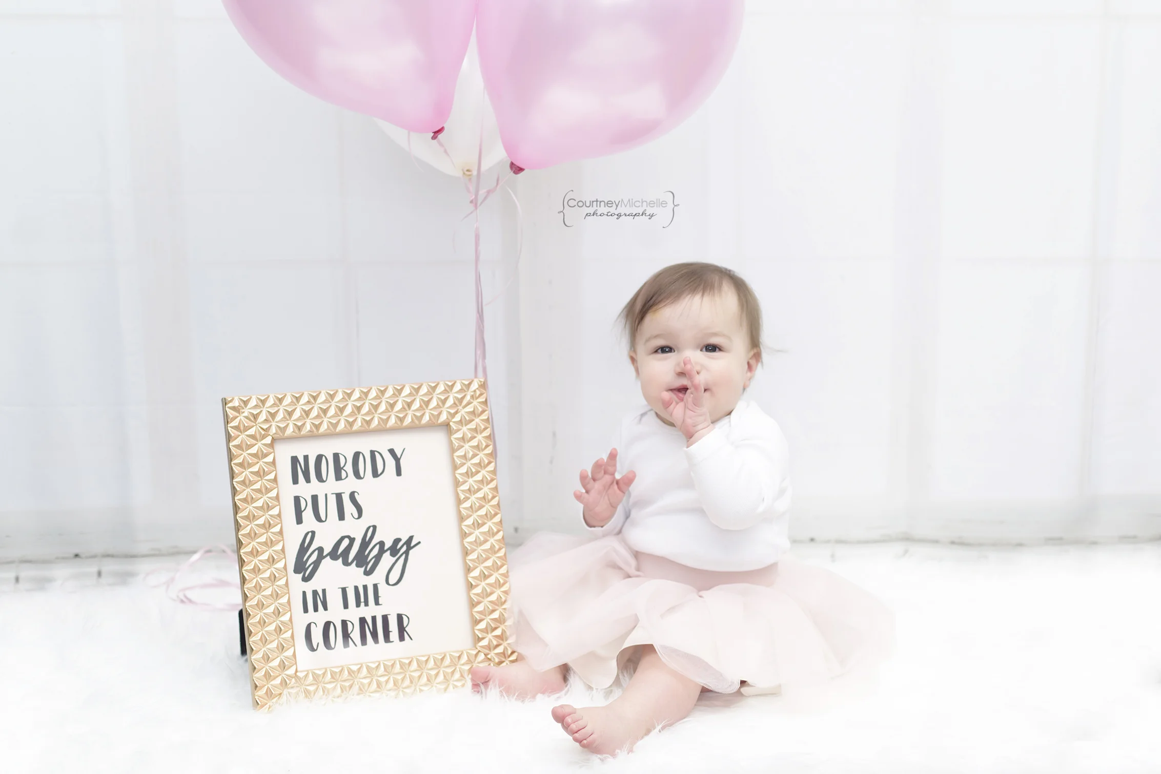 chicago-smash-cake-first-birthday-pink-balloons©COPYRIGHTCMP-2018-1354.jpg