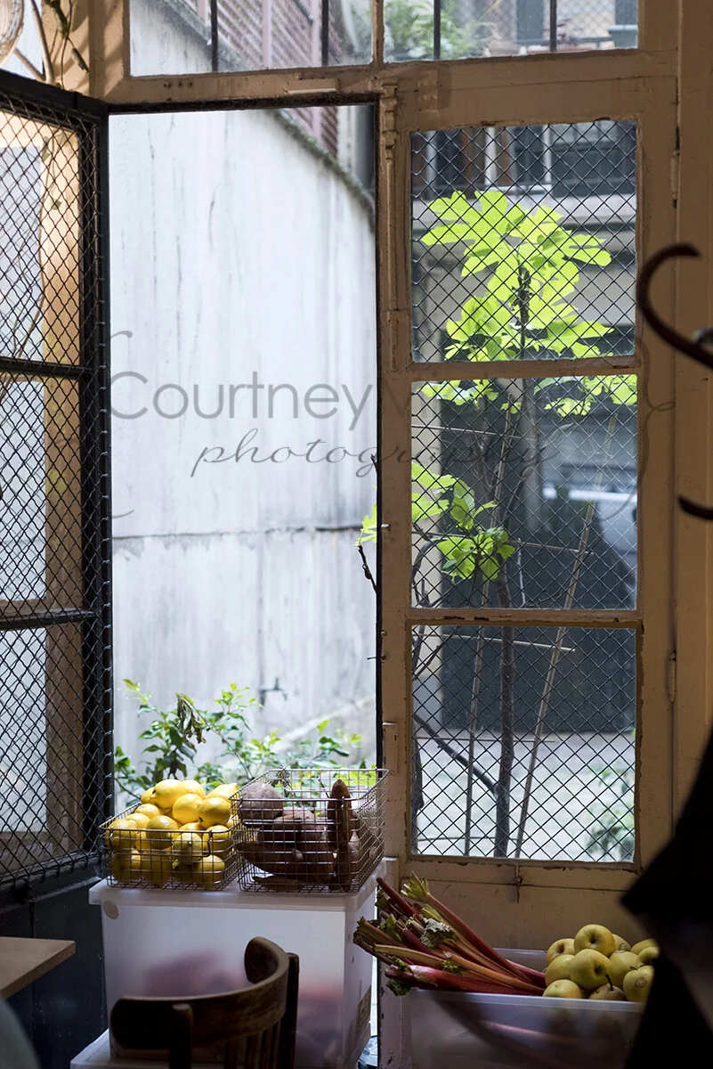 fragments coffee shop in paris