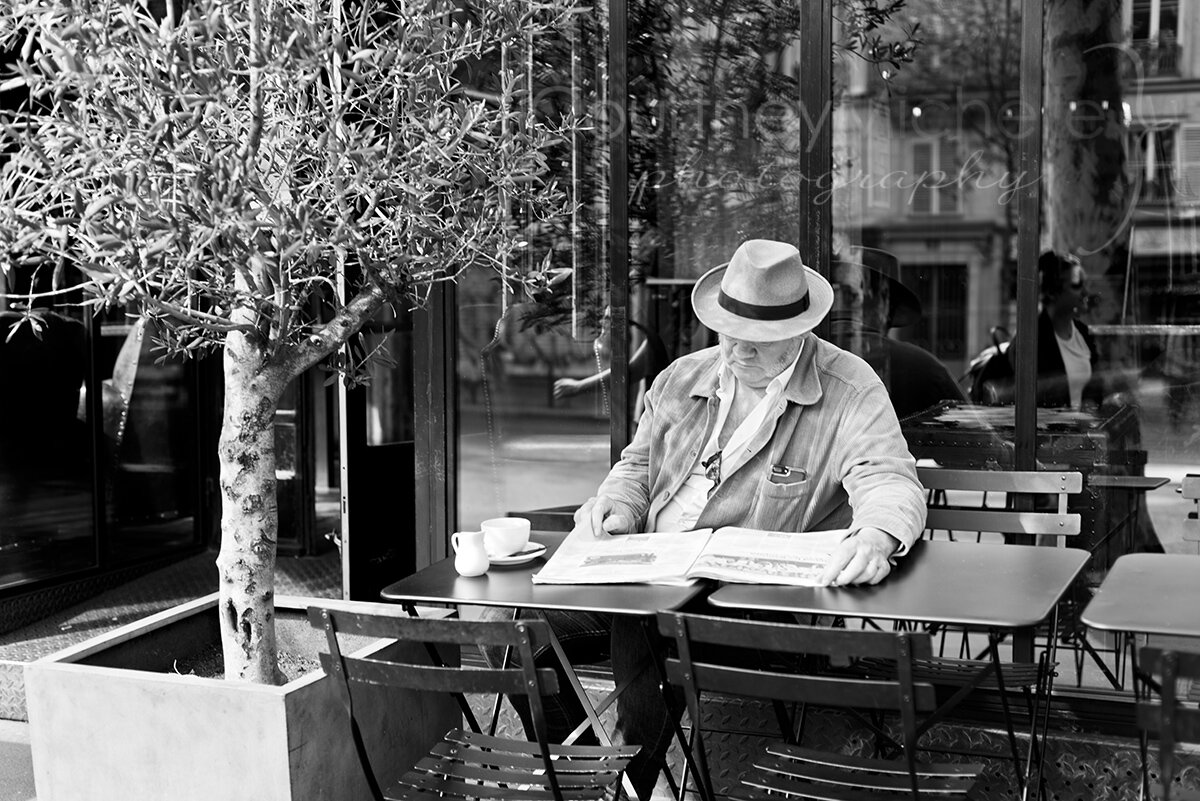 paris-man-reading-newspaper©CopyrightCMP_2019-6392.jpg
