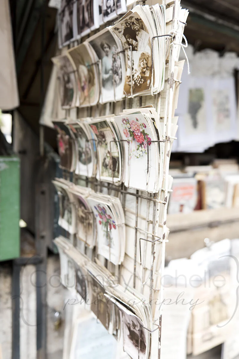 paris-street-art-vendor©CopyrightCMP_2019-5299.jpg