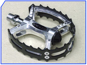 Even with sharp teeth, the XC needed clips and straps to keep your feet planted. Still, the XC and a hundred knock-offs were the standard into the 90s.