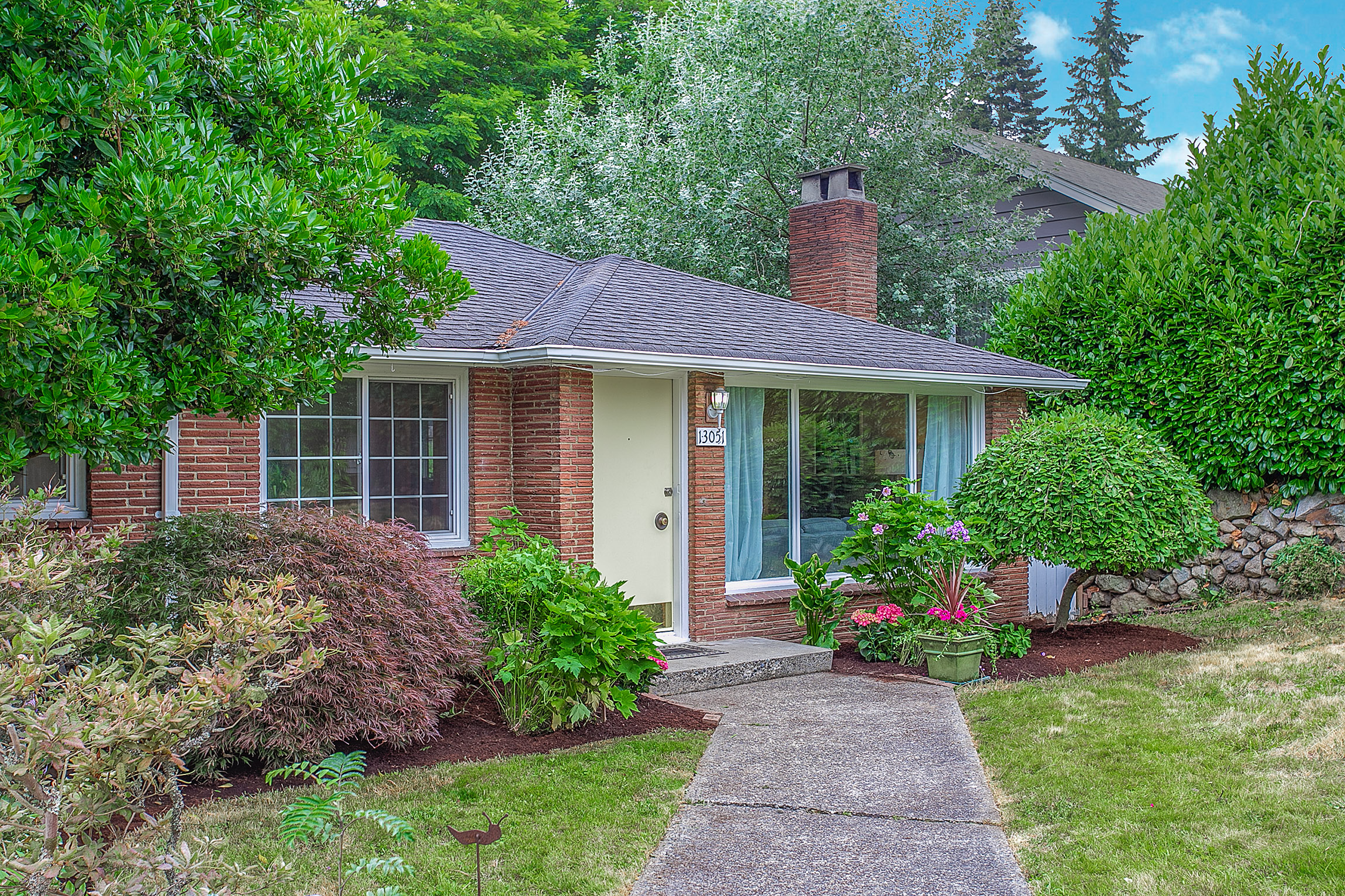 Modest Modern Memory Maker - $443,206