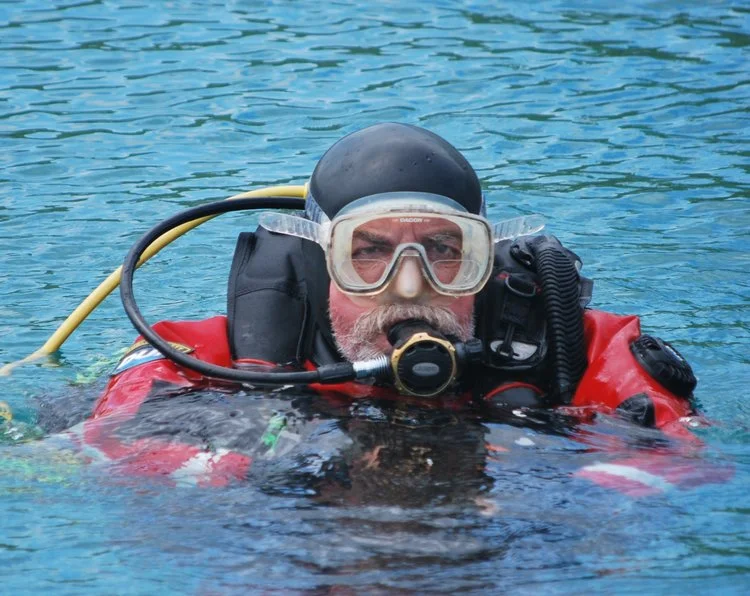 SCUBA Dick judging Keith's lobster catch