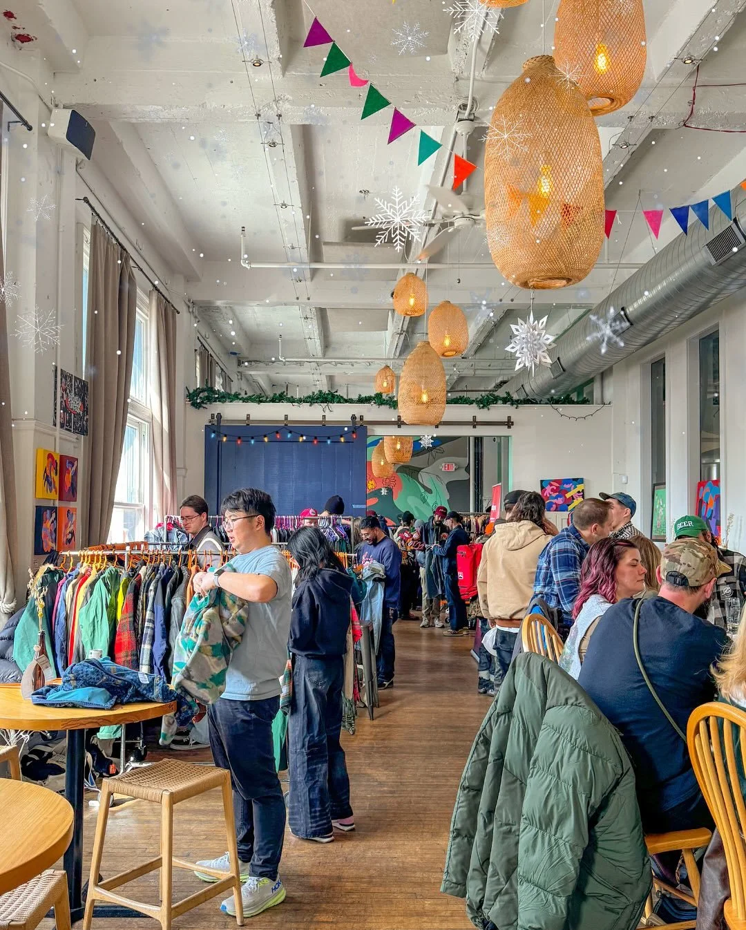 It&rsquo;s holiday market season and we&rsquo;re hosting two next week! 🎁

On Sunday 12/14 12-5pm @collab.philly is hosting their very first Holiday Market! Collab Philly is a community of Philly&rsquo;s professional and emerging creatives to grow t