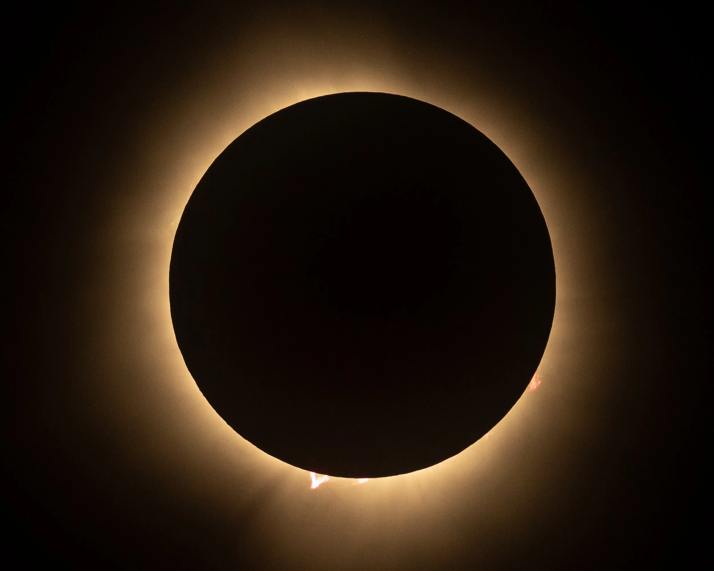 @RisingSunPhotog_TotalSolarEclipse2024_24.jpg