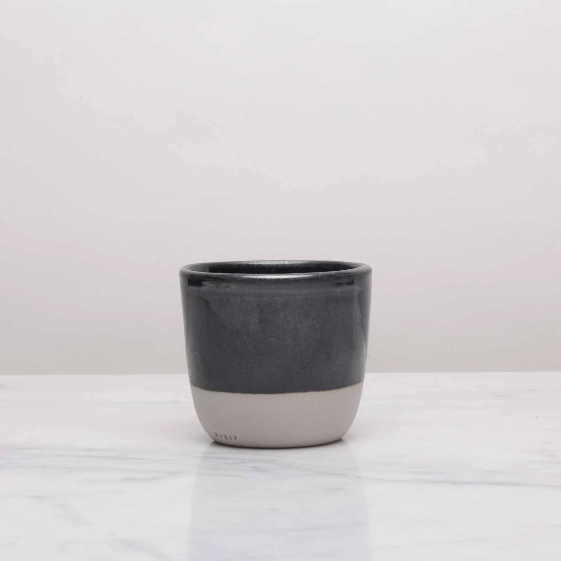 Cup with rounded bottom : Black