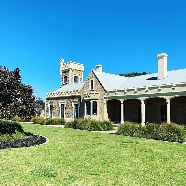 What a beautiful building!🙌
Snyders Painting are proud to finish another amazing project thanks to #gforcebuildingandconsulting redecorating the timber windows to the 1856 built Glanville Hall!
.
.
.
.

#adelaidepainters #glamadelaide #preservation 