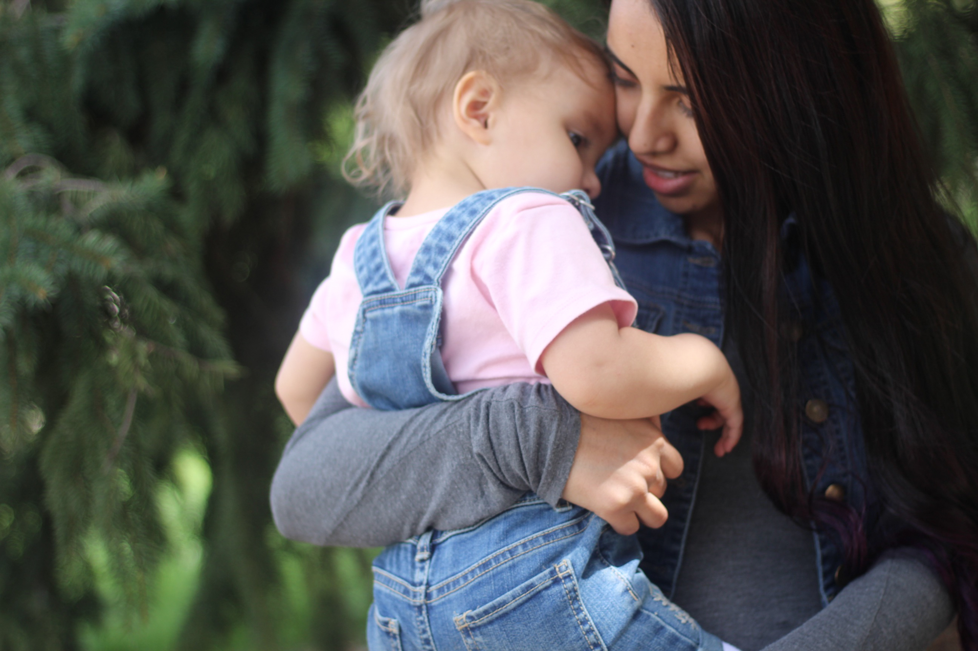 I decided to start my photography BUSINESS after my daughter Zoey was born. I got so much joy out of photographing my little one on the daily, and realized I could do this for other people! I only I wish I had started sooner! 