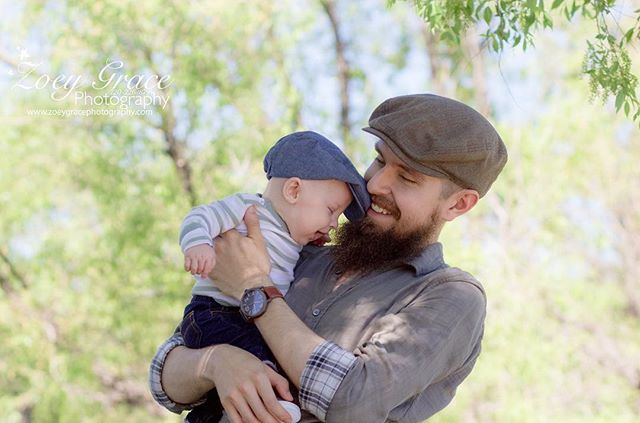 Way too adorable !! I love that they are matching hats π
Book your family session today! Check out the website or send us a DM