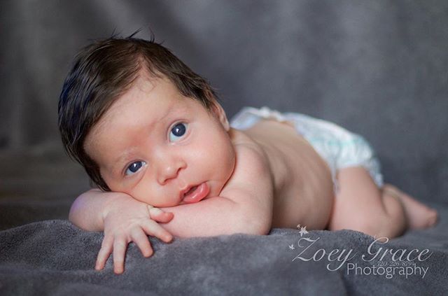 This big eyes π
.
Book your newborn shoot with us ! Send a DM or check out the website for details. Link on the bio β¬οΈ