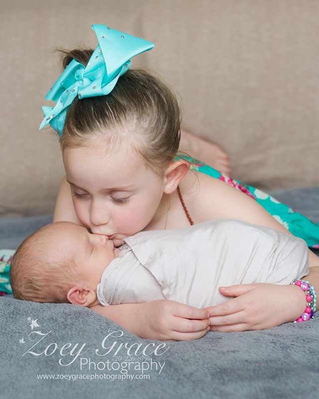 Too sweet for words ! This little one was so excited about her baby brother π
.
.
Book your newborn session today ! Send us a message or check out the website for more details. Link on the bio β¬οΈ
