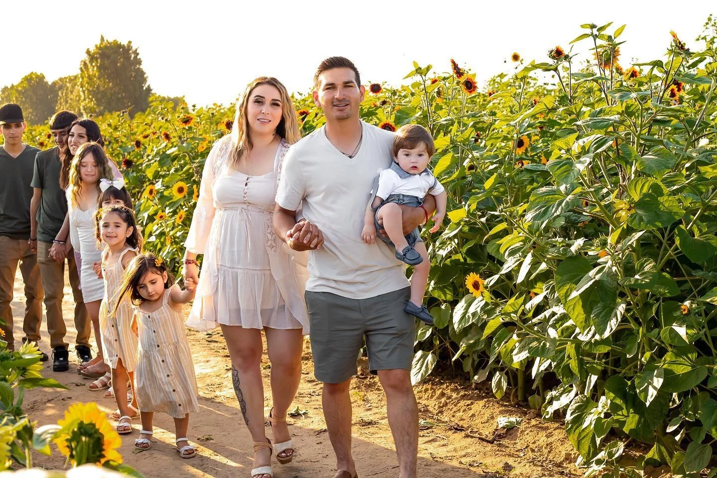 Sneak peek of this sweet family&rsquo;s sunflower field portraits 🌻 #coloradophotographer #denverphotographer #familyphotographer