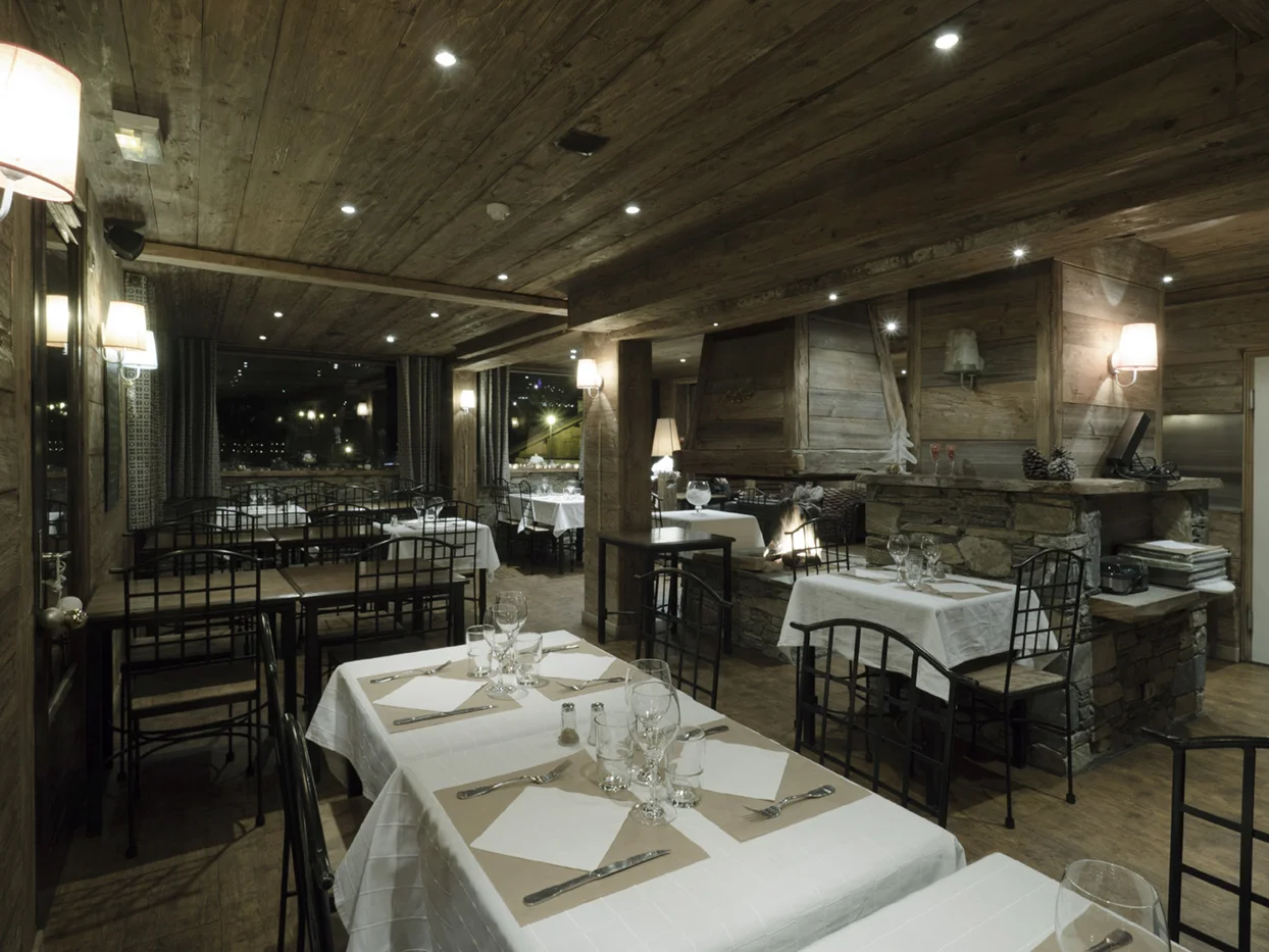 Restaurant de nuit_1120080+.jpg